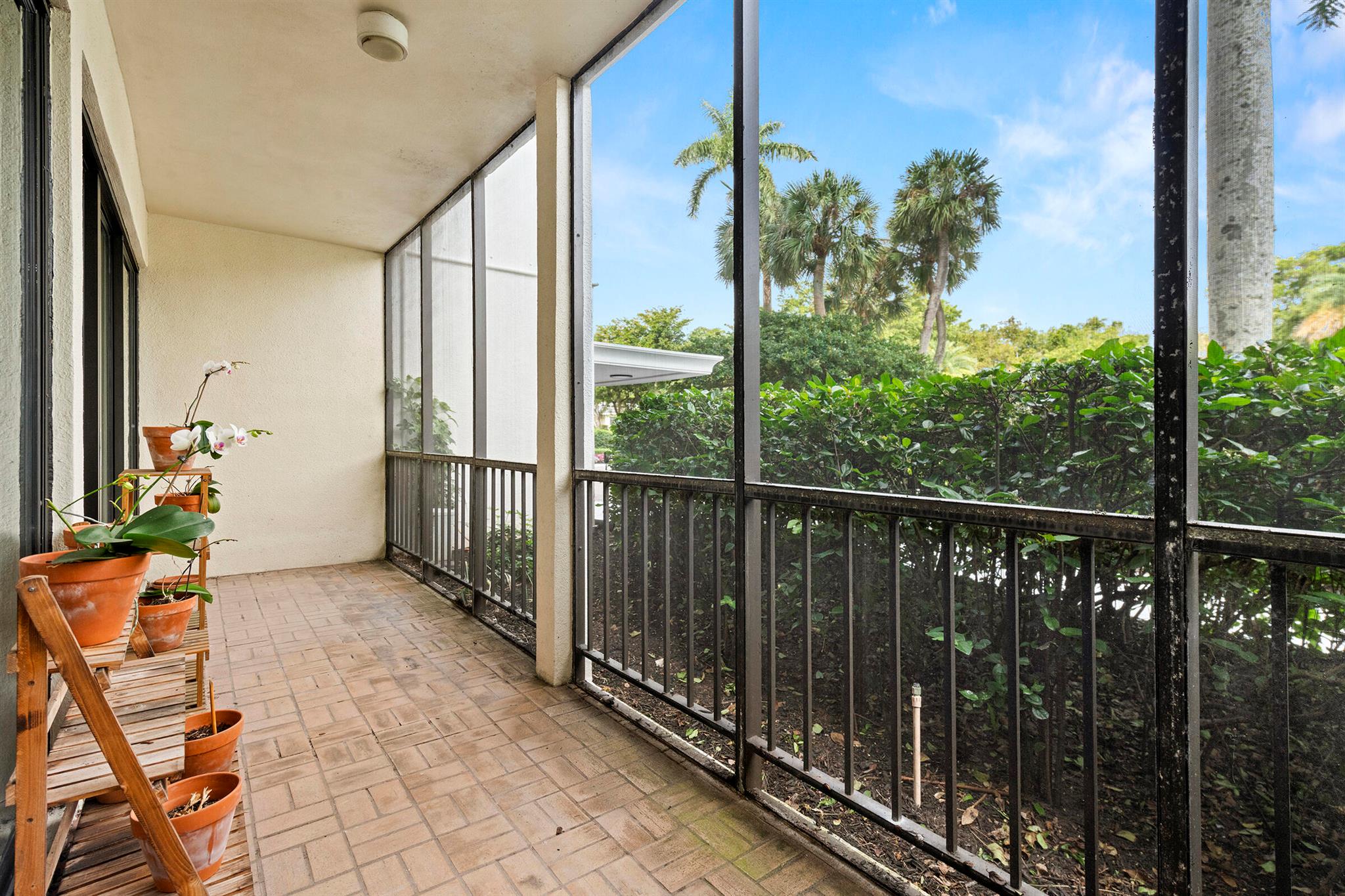 WILLOWWOOD MIDRISE - Residential