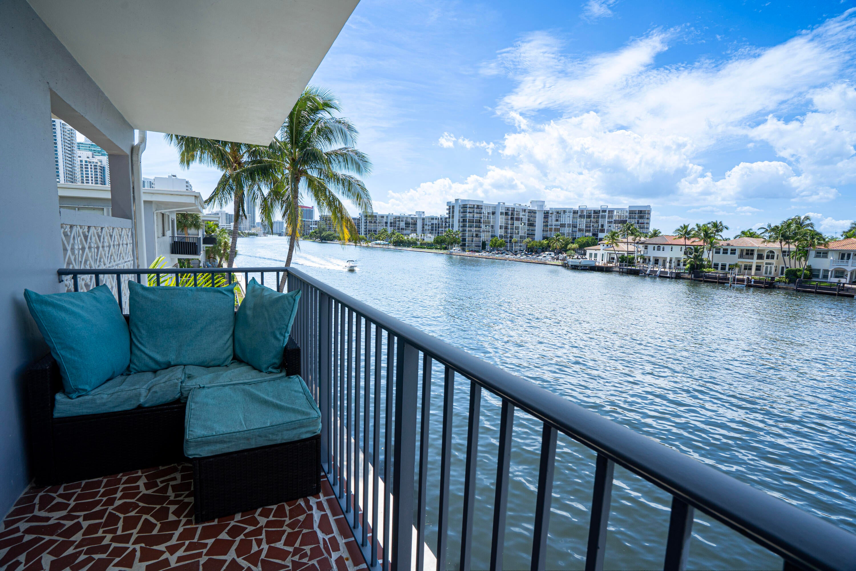 2600 S OCEAN Drive S305