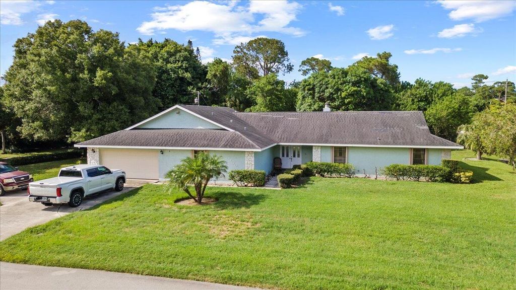 Photo of 3700 Avenue L Avenue, Fort Pierce, FL 34950 (MLS # R11120756)
