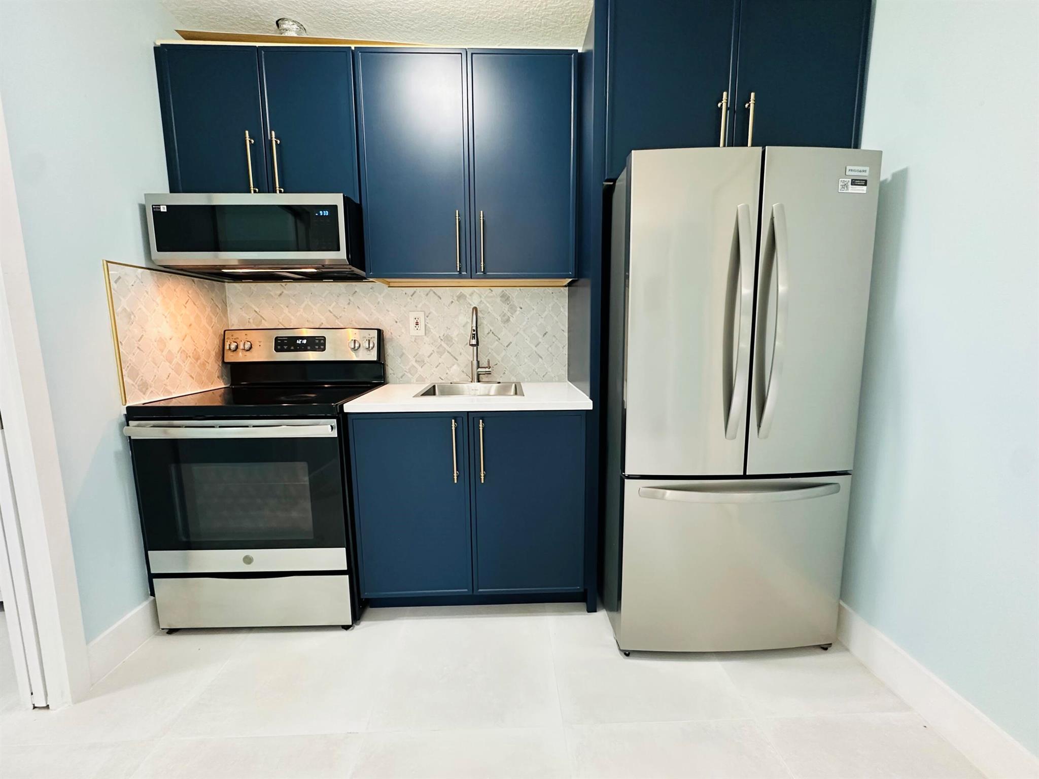 23-42-40~ S 243.6 FT OF N - Residential Lease