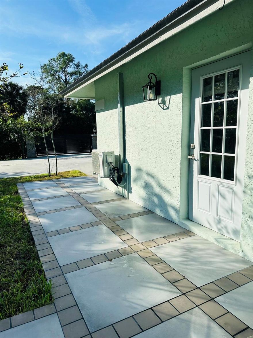 Newly renovated private studio apartment for rent in the heart of Loxahatchee! This modern studio has been completely updated with brand new flooring, kitchen, bathroom, appliances and brand new ice cold mini split A/C unit. The space is bright, clean, and designed for comfortable everyday living. Conveniently located in the center of Loxahatchee, you'll be close to local shops, parks, and main roads while still enjoying the peaceful charm of the area.