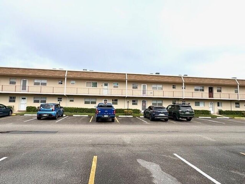 Photo of 116 Oxford 400, West Palm Beach, FL 33417 (MLS # R11157651)