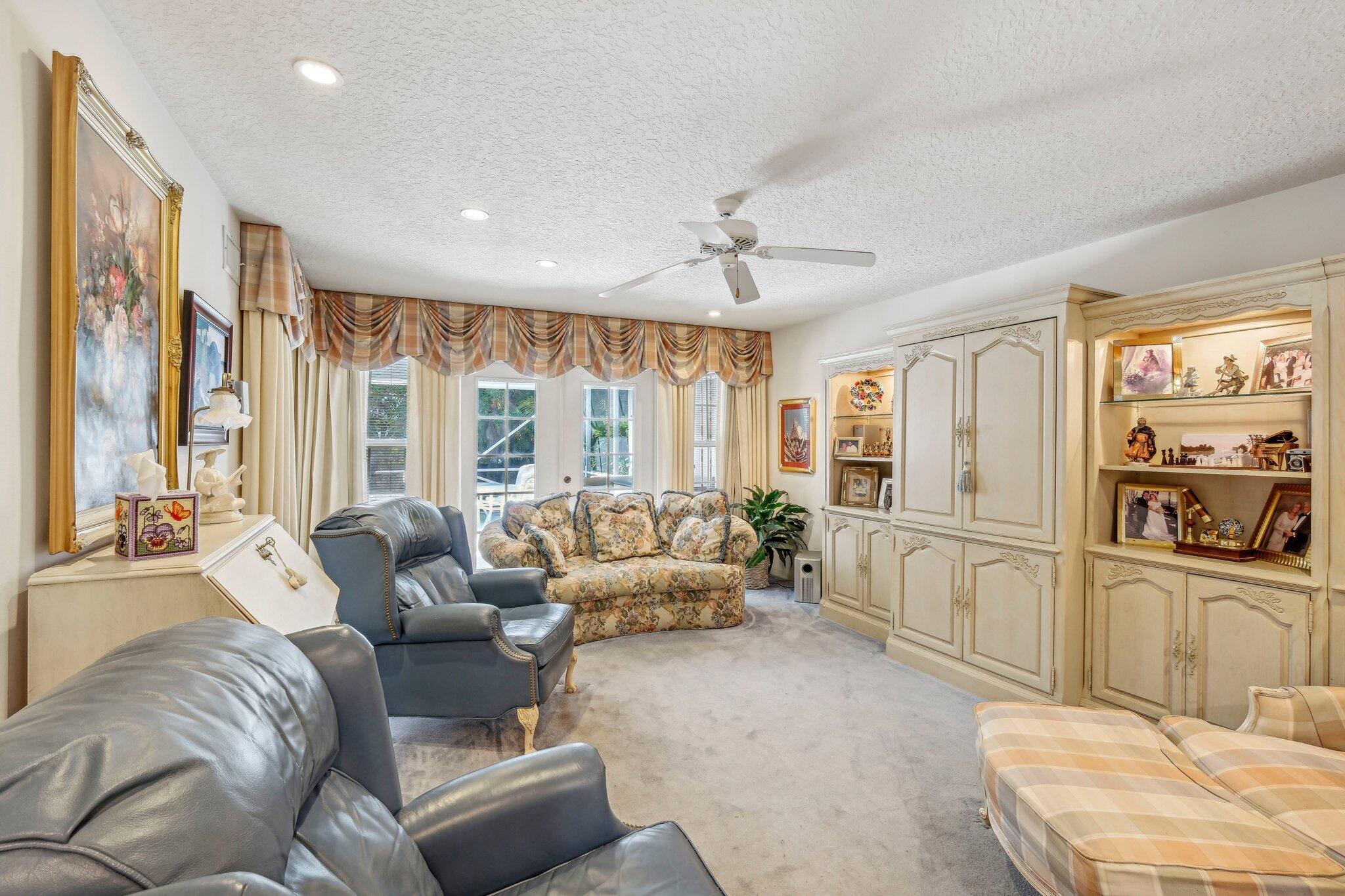 OAK HARBOUR 3 - Residential