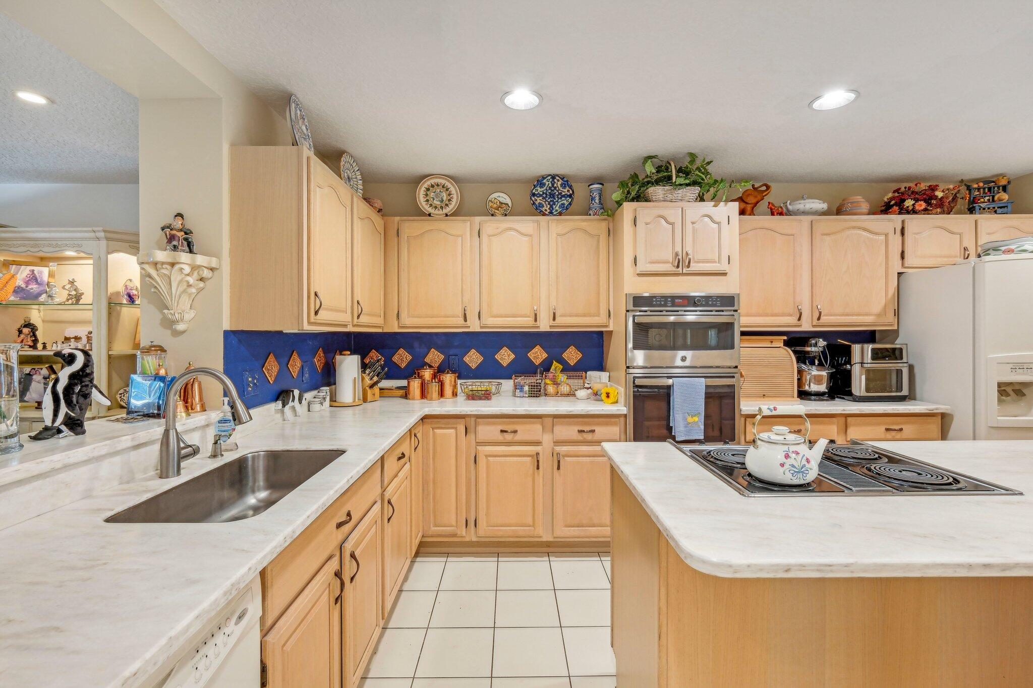 OAK HARBOUR 3 - Residential