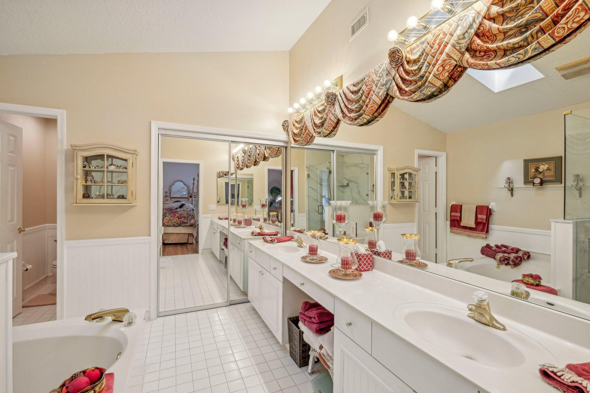 OAK HARBOUR 3 - Residential