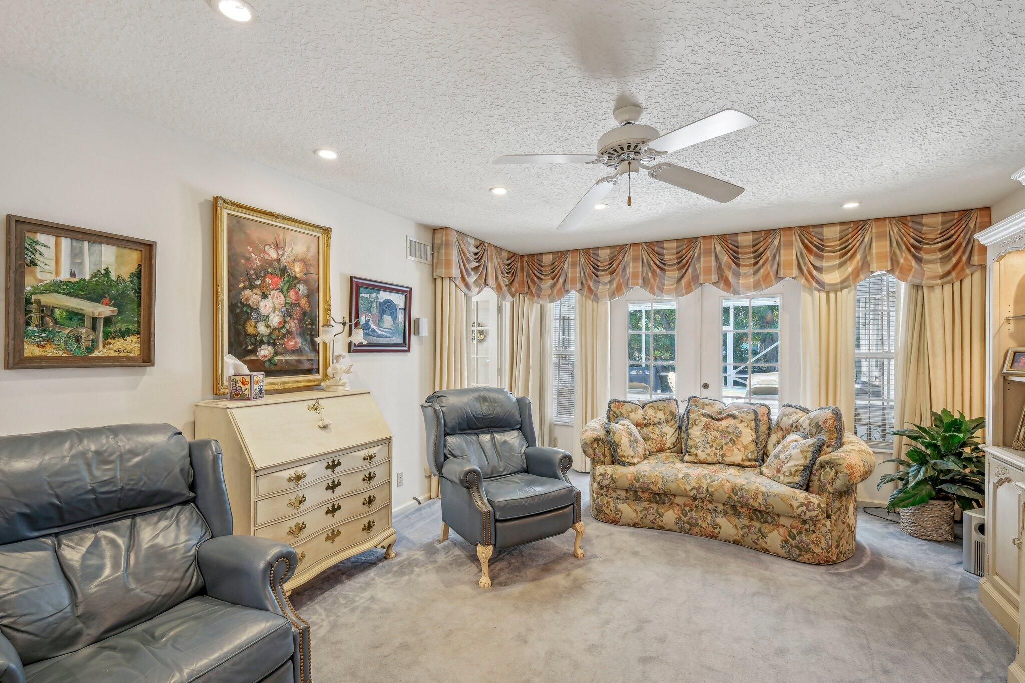 OAK HARBOUR 3 - Residential