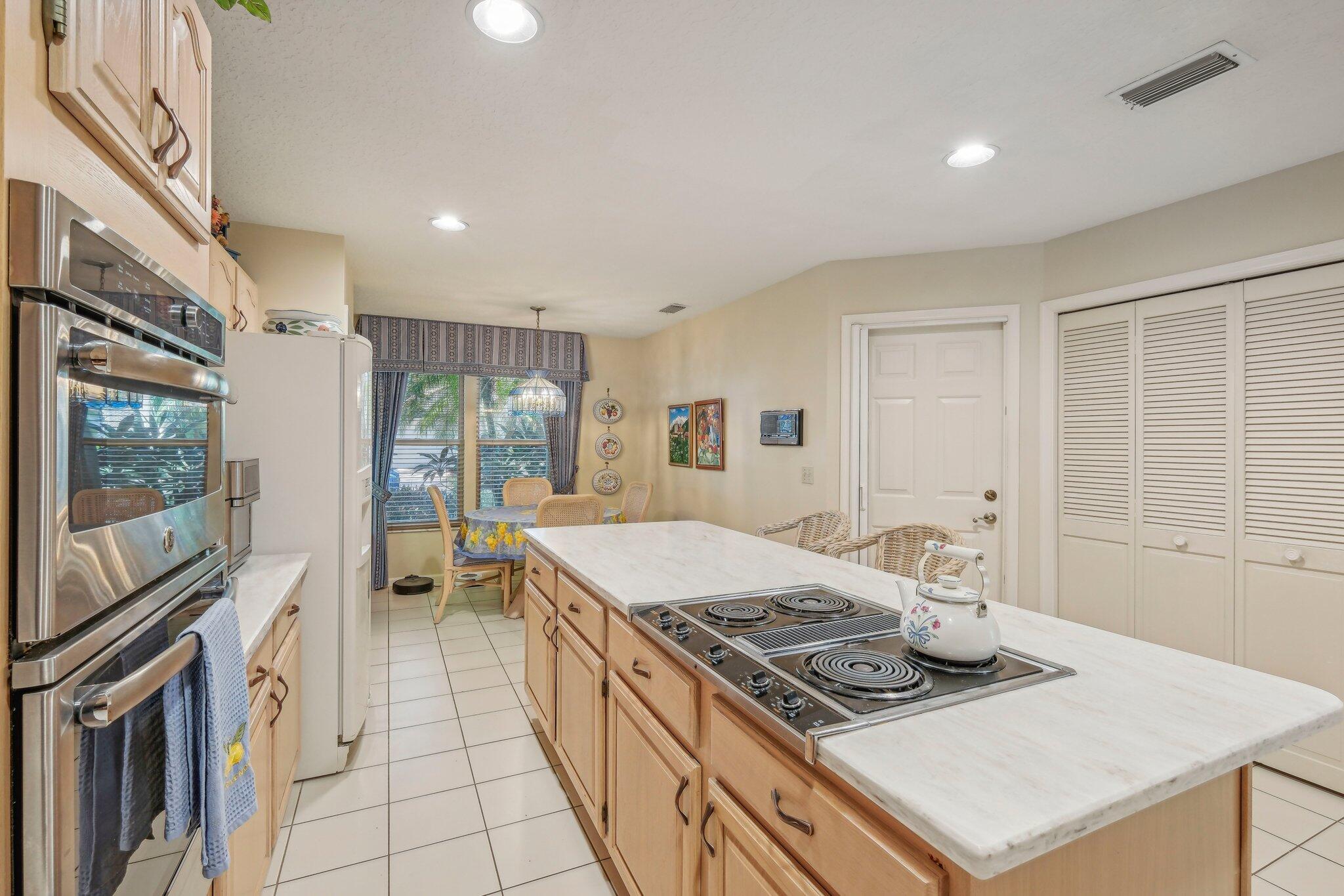 OAK HARBOUR 3 - Residential