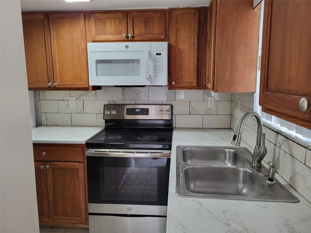 Photo of 1501 Crescent Circle #E42, West Palm Beach, FL 33403 (MLS # F10527395)