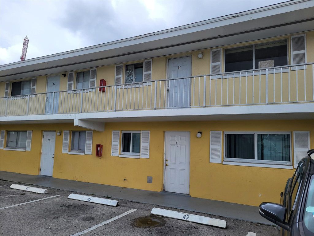 Photo of 1501 Crescent Circle #E42, West Palm Beach, FL 33403 (MLS # F10527395)