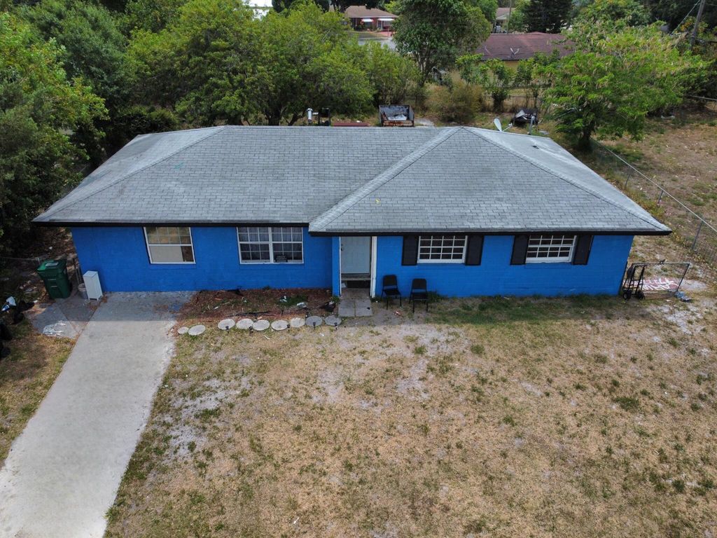 Photo of 206 Essex Drive, Fort Pierce, FL 34946 (MLS # R10987393)
