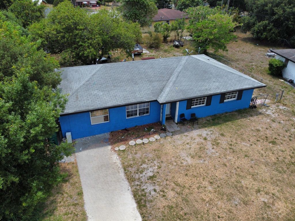 Photo of 206 Essex Drive, Fort Pierce, FL 34946 (MLS # R10987393)