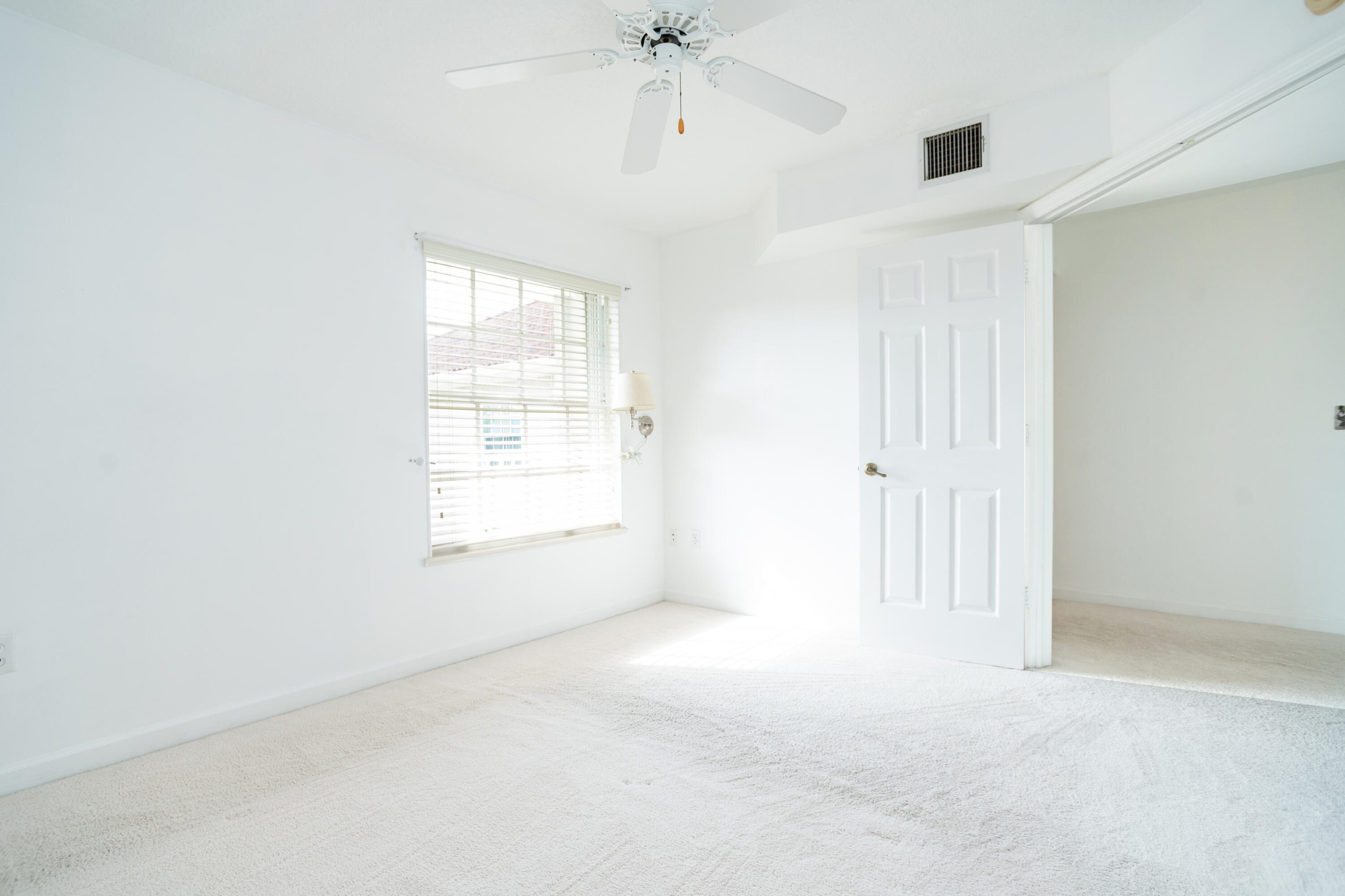 GRAND ROYALE CONDO (THE) - Residential