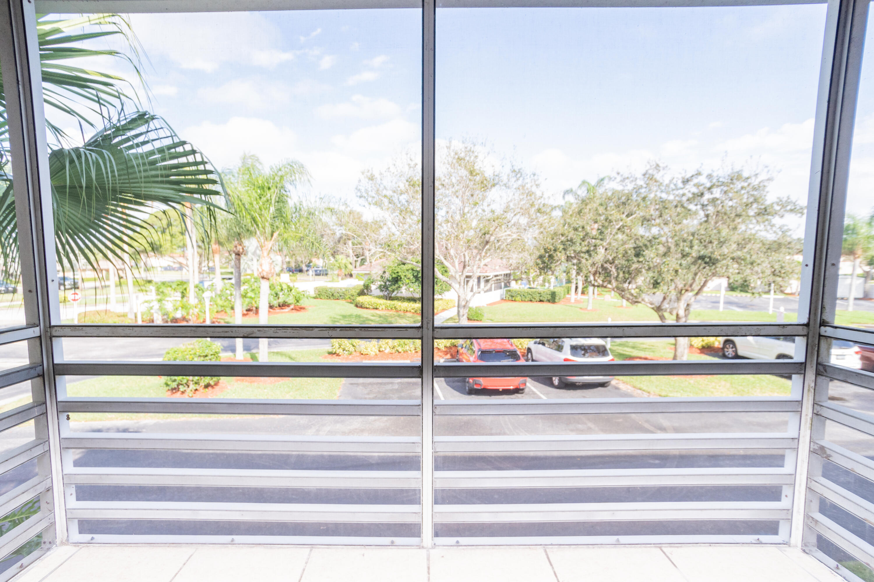 GRAND ROYALE CONDO (THE) - Residential