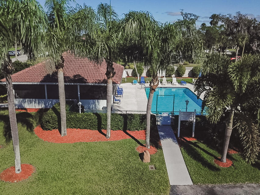 GRAND ROYALE CONDO (THE) - Residential