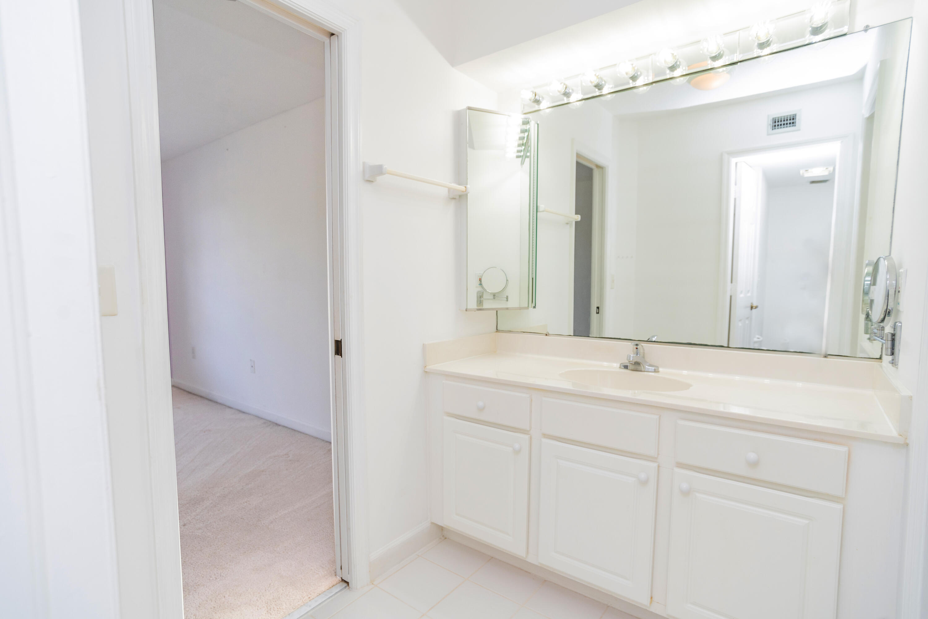 GRAND ROYALE CONDO (THE) - Residential