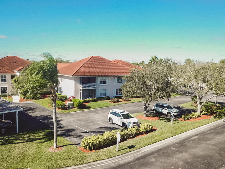 GRAND ROYALE CONDO (THE) - Residential