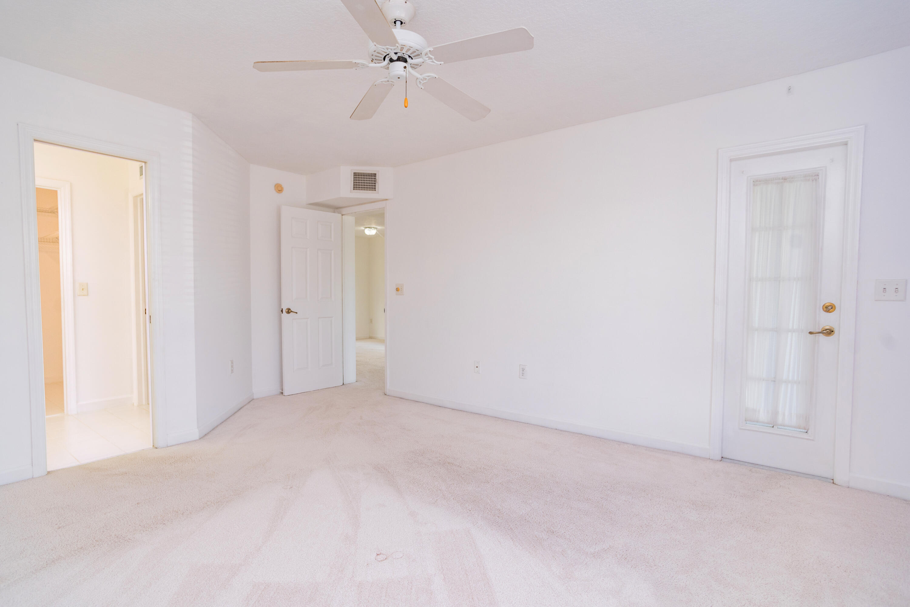GRAND ROYALE CONDO (THE) - Residential