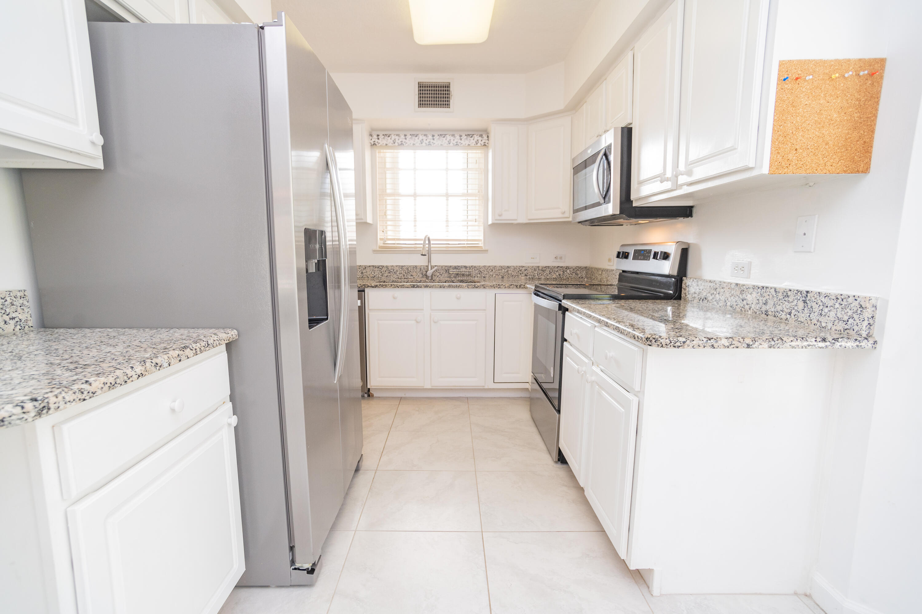 GRAND ROYALE CONDO (THE) - Residential