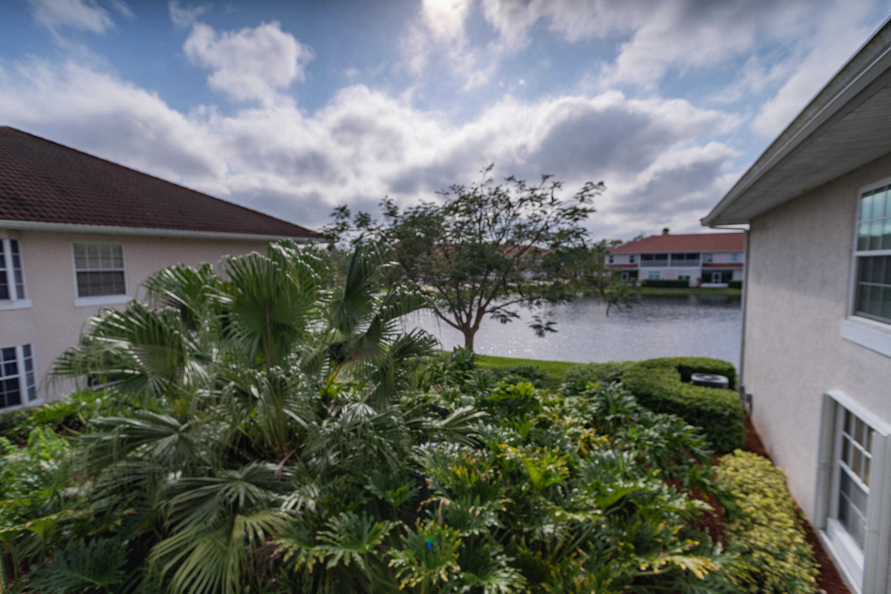GRAND ROYALE CONDO (THE) - Residential