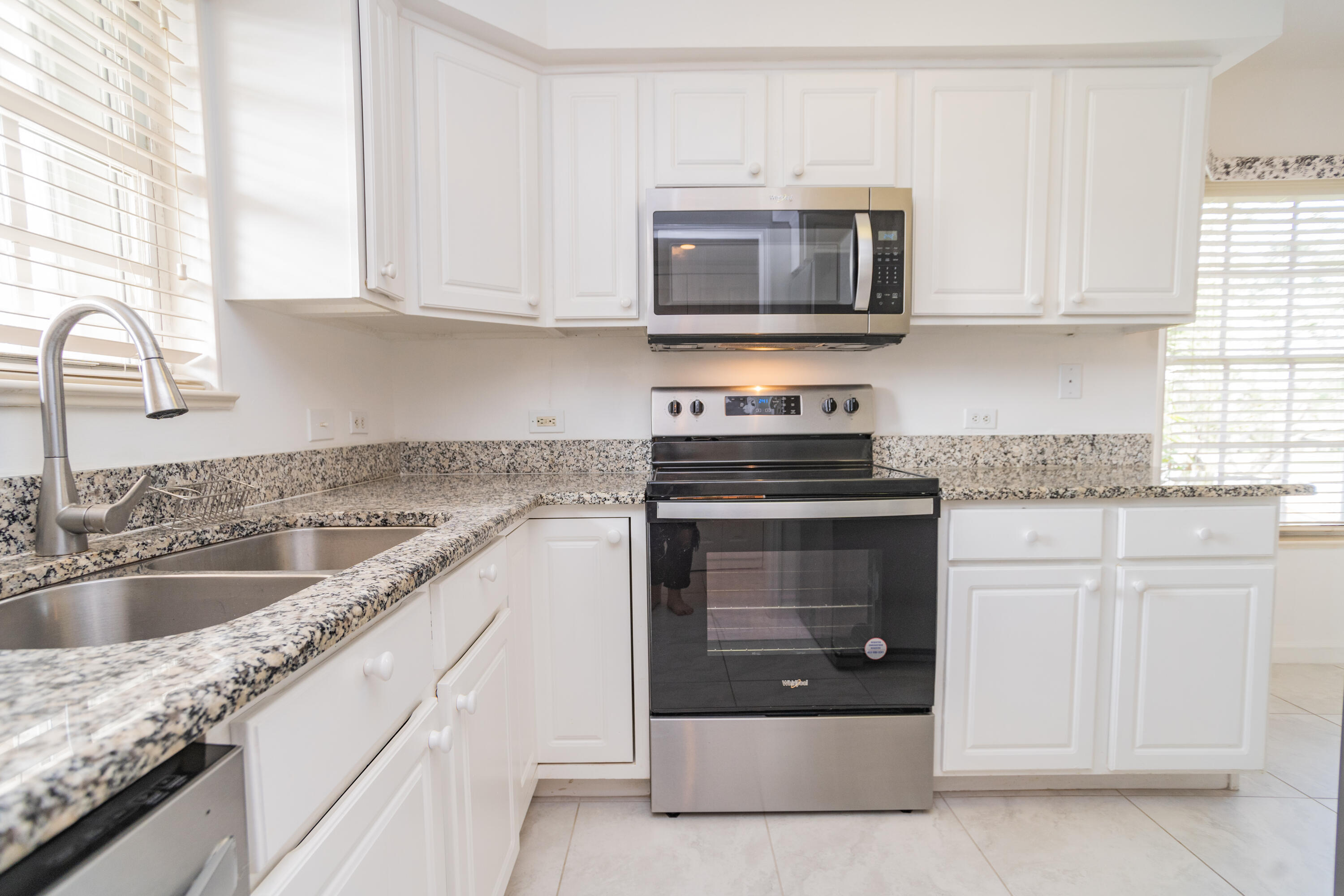 GRAND ROYALE CONDO (THE) - Residential