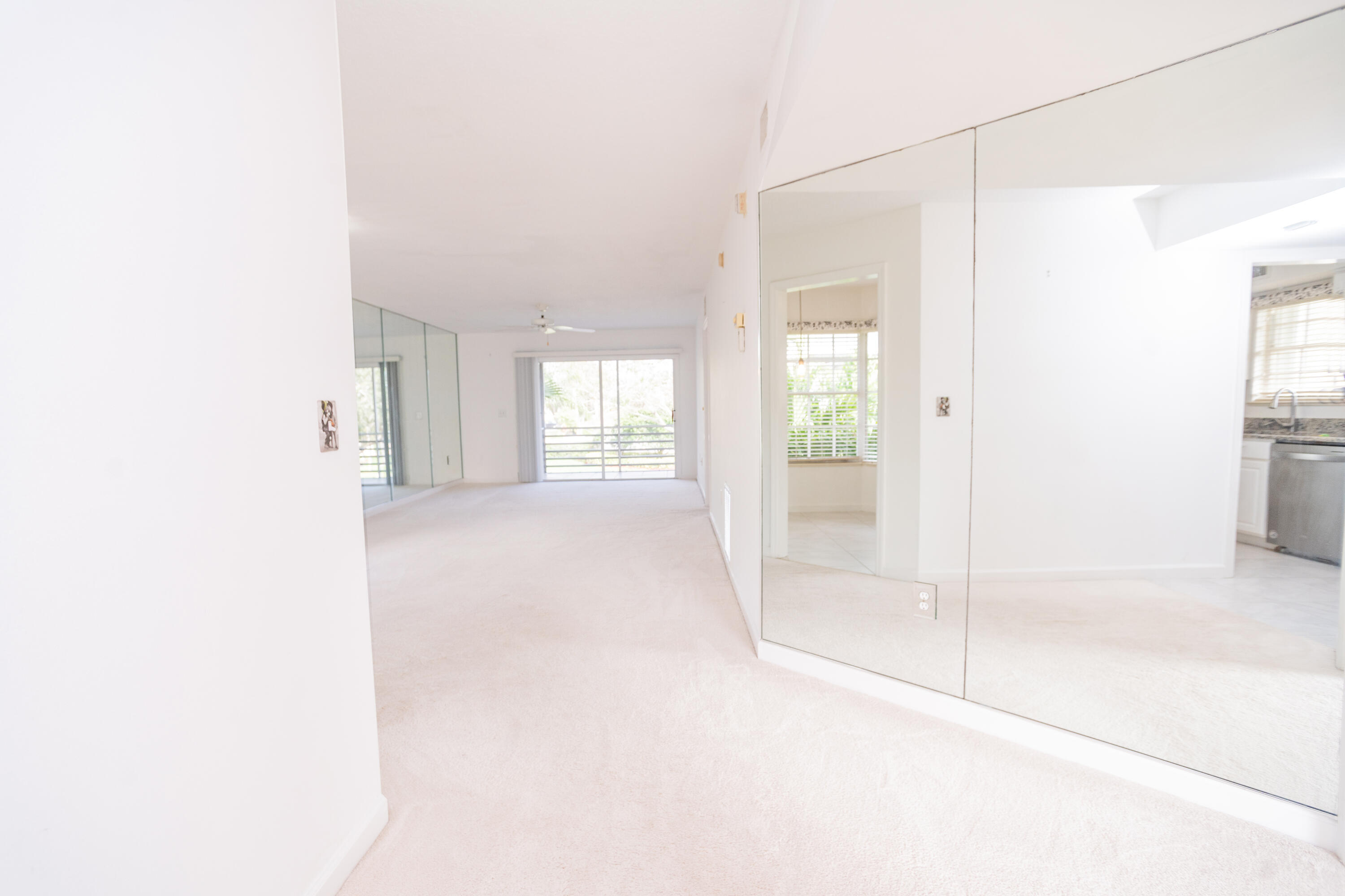 GRAND ROYALE CONDO (THE) - Residential