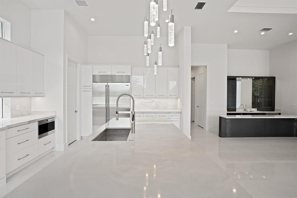 ADMIRALS COVE - Residential