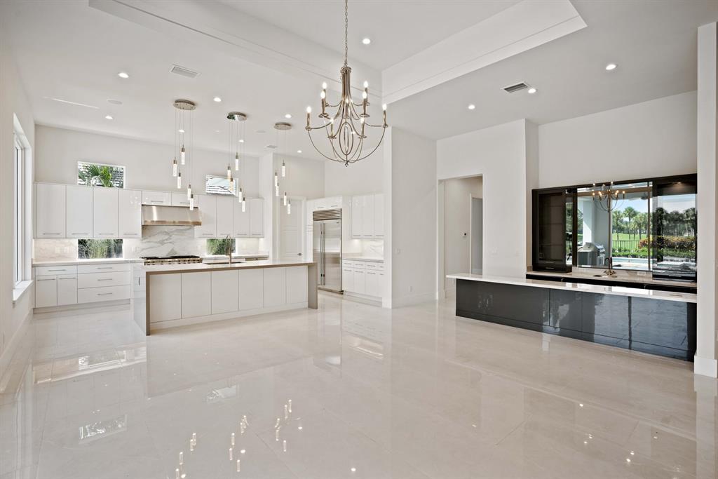 ADMIRALS COVE - Residential