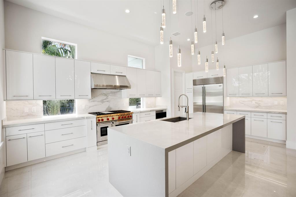 ADMIRALS COVE - Residential