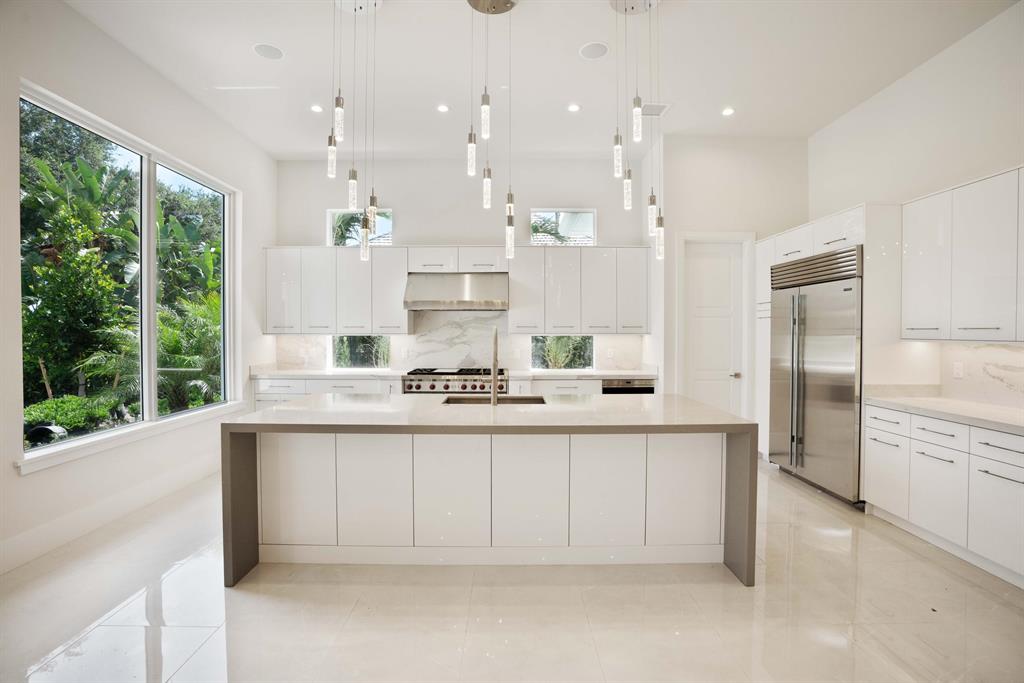 ADMIRALS COVE - Residential