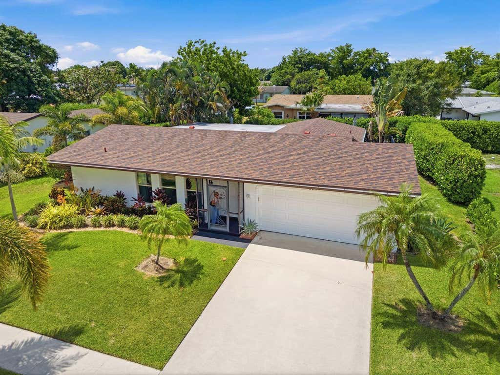 Photo of 6372 SLEEPY WILLOW Way, Delray Beach, FL 33484 (MLS # B26061833)