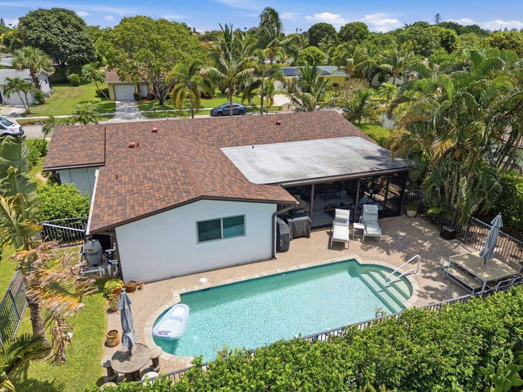 Photo of 6372 SLEEPY WILLOW Way, Delray Beach, FL 33484 (MLS # B26061833)