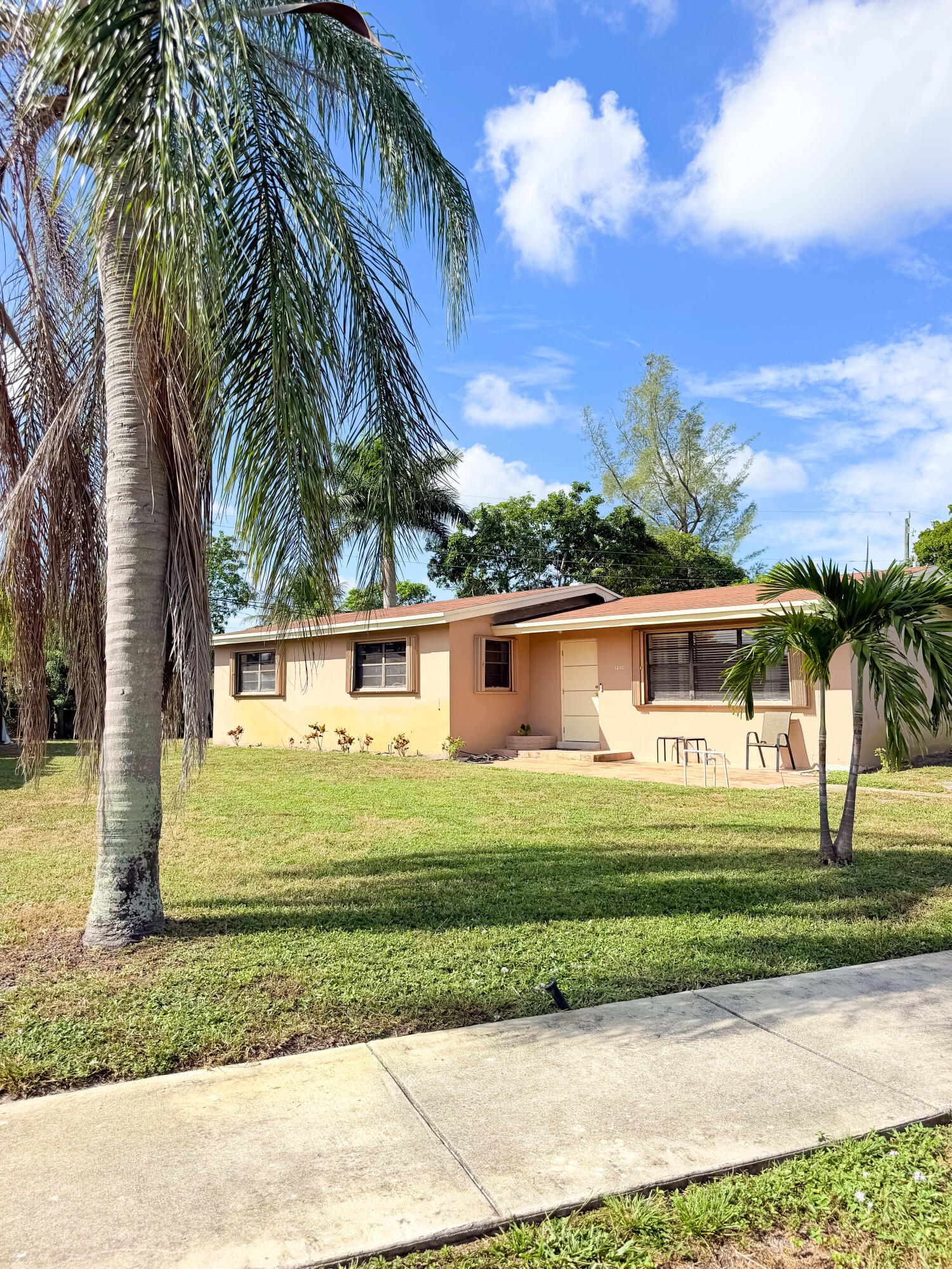 1200 NW 18th Street