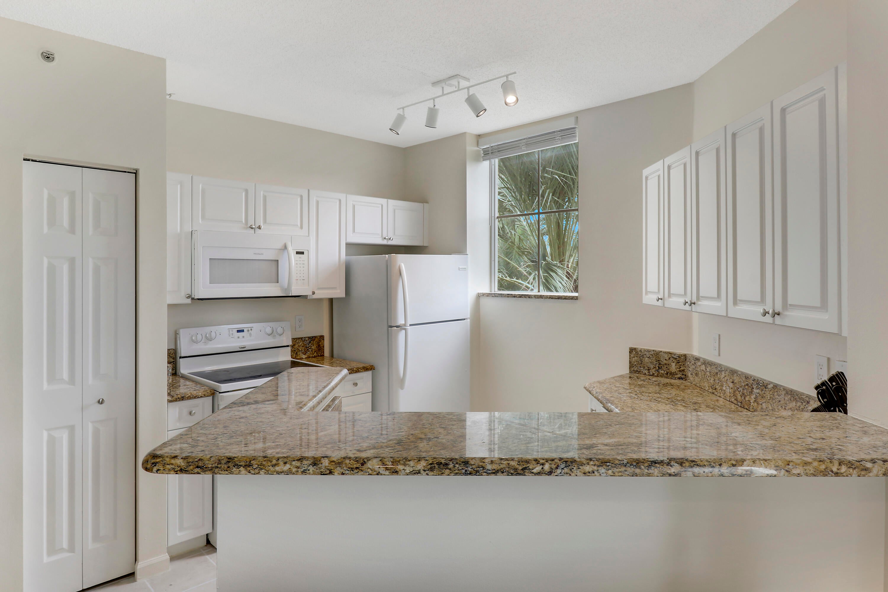 630 S Sapodilla Avenue S 411