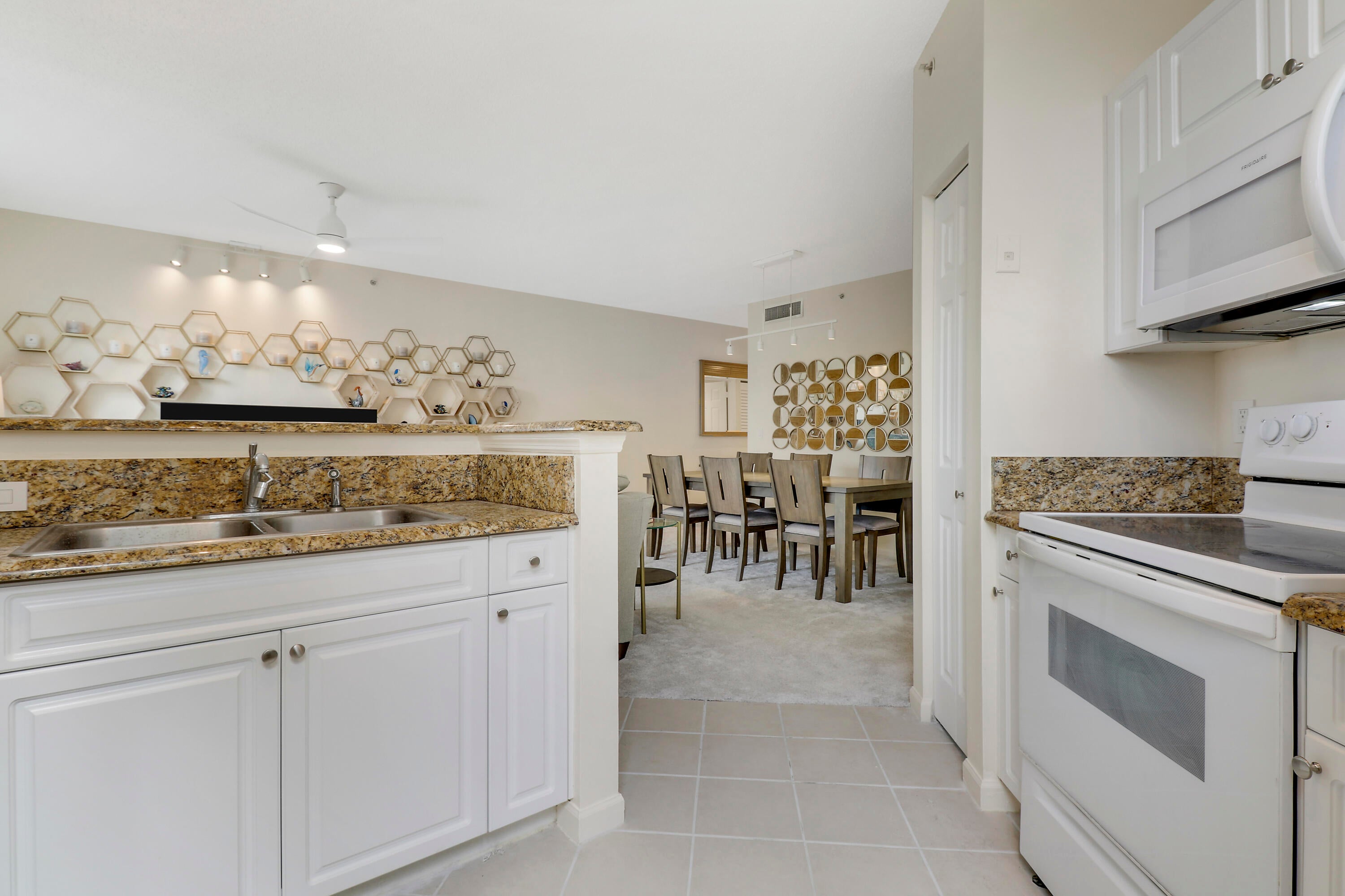630 S Sapodilla Avenue S 411