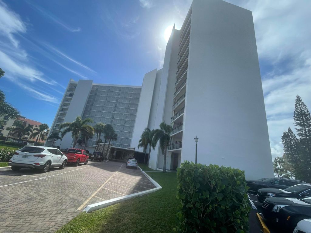 Photo of 336 Golfview Road #309, North Palm Beach, FL 33408 (MLS # R10939534)