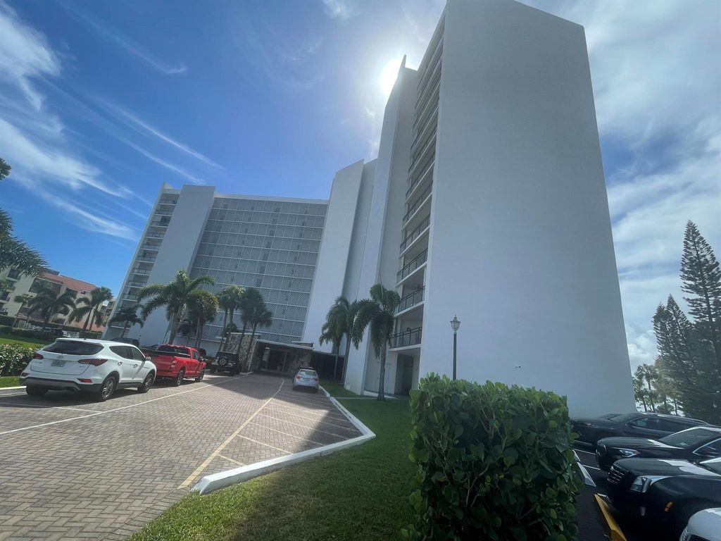 Photo of 336 Golfview Road #309, North Palm Beach, FL 33408 (MLS # R10939534)