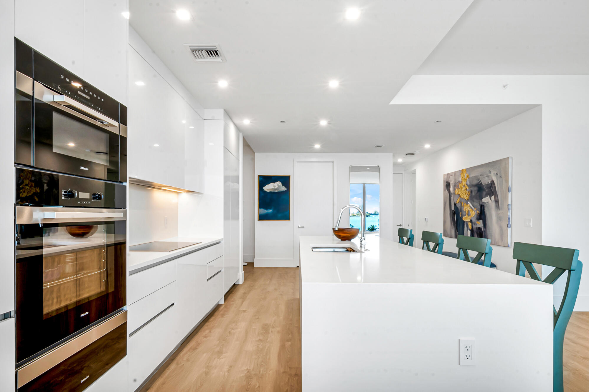 Nautilus 220 Condominium - Residential