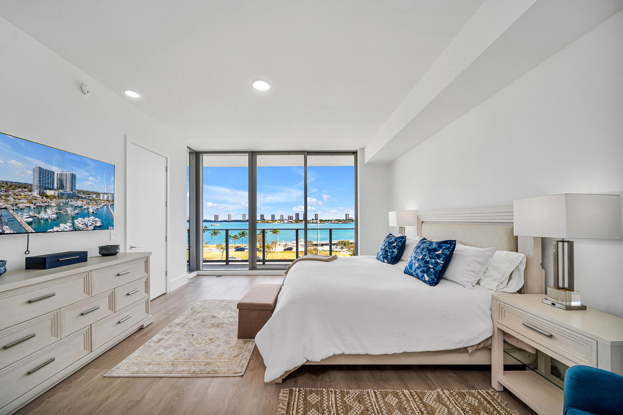 Nautilus 220 Condominium - Residential