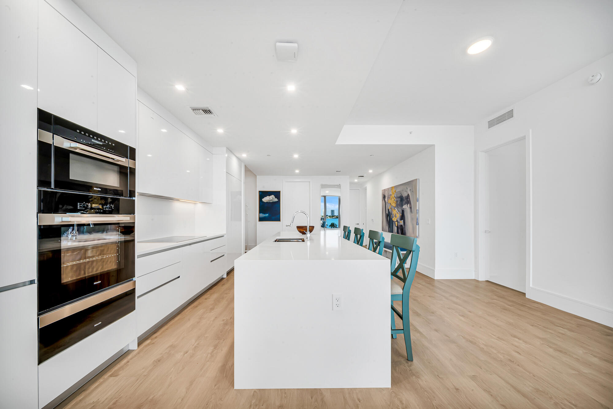 Nautilus 220 Condominium - Residential