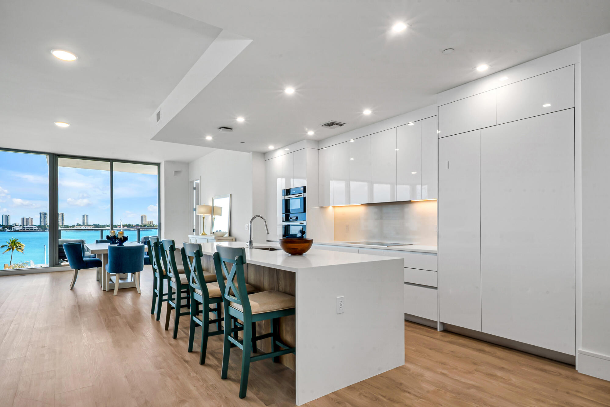 Nautilus 220 Condominium - Residential