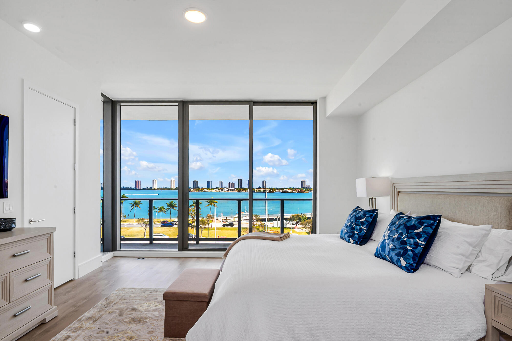 Nautilus 220 Condominium - Residential