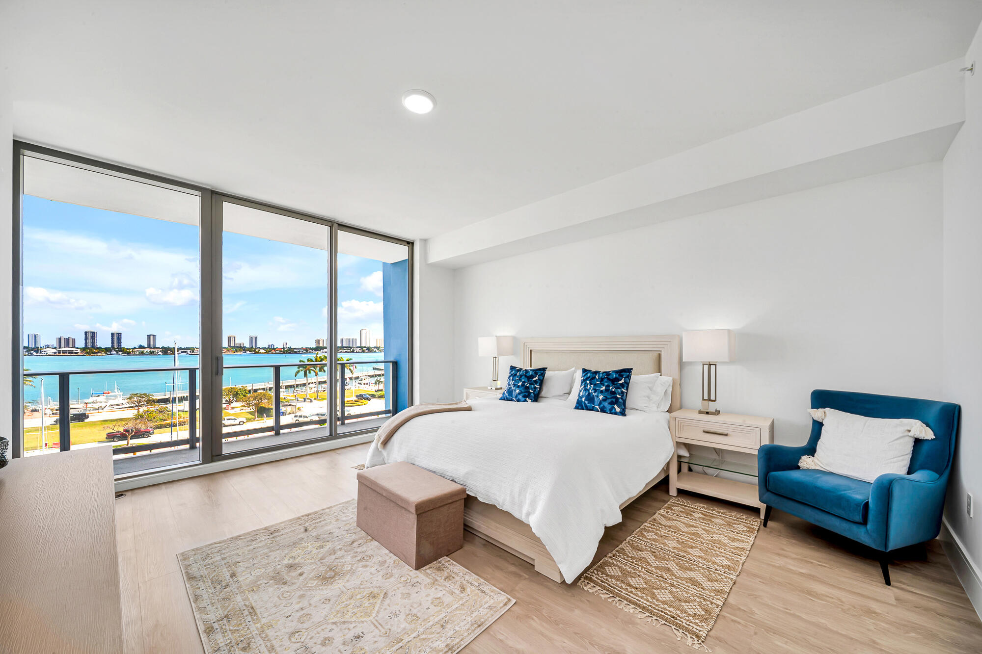 Nautilus 220 Condominium - Residential