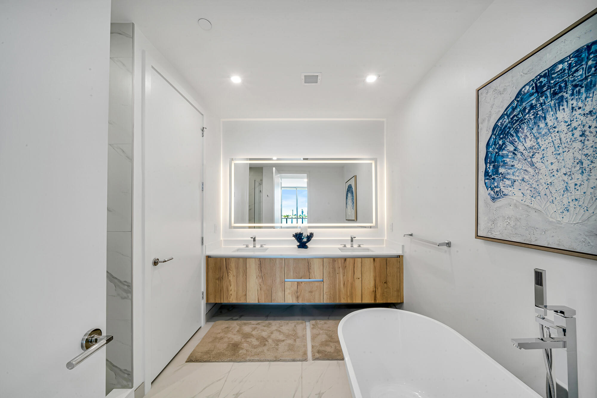 Nautilus 220 Condominium - Residential