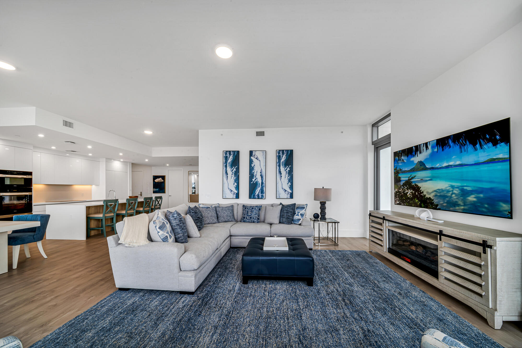 Nautilus 220 Condominium - Residential