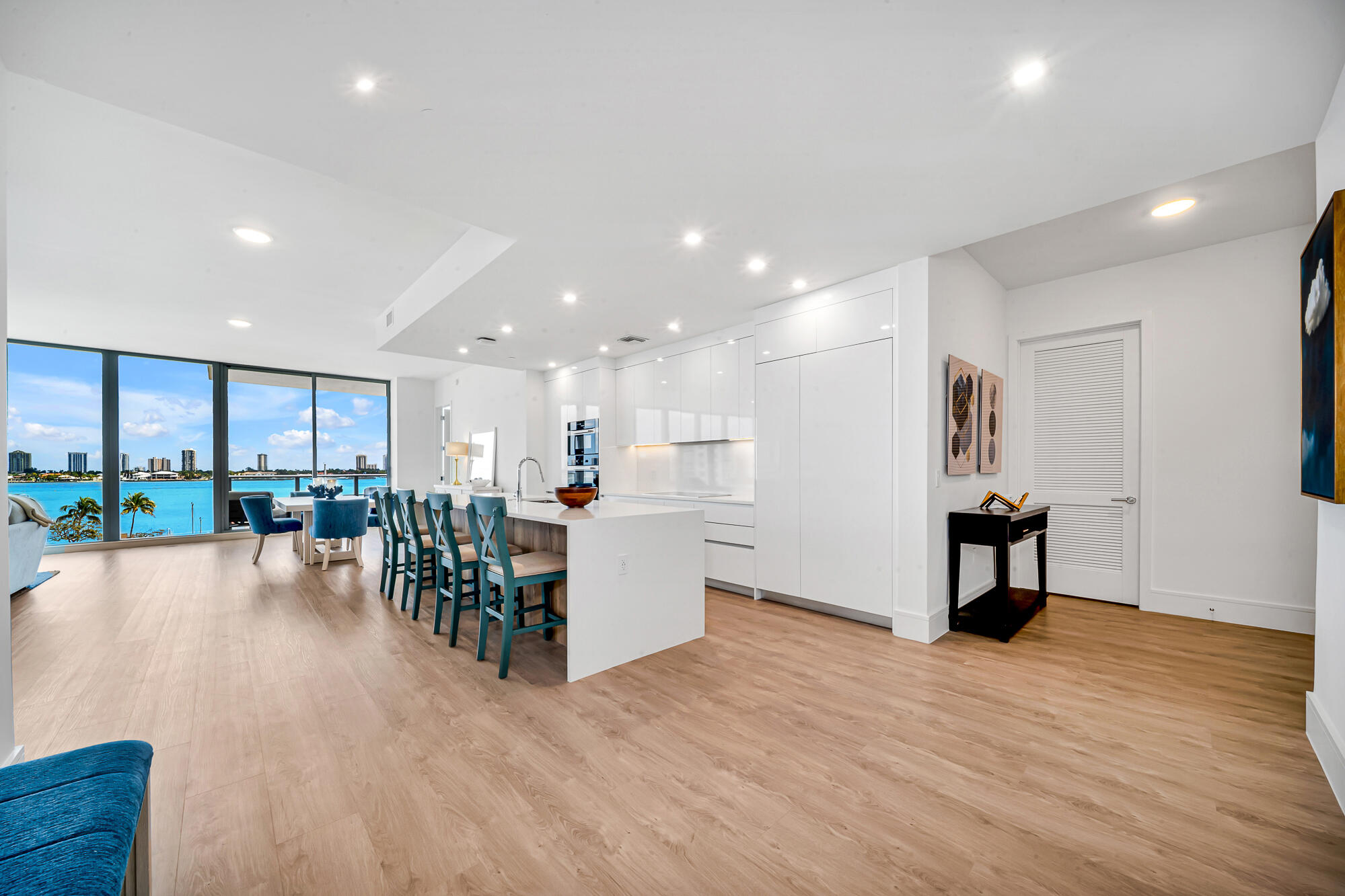 Nautilus 220 Condominium - Residential