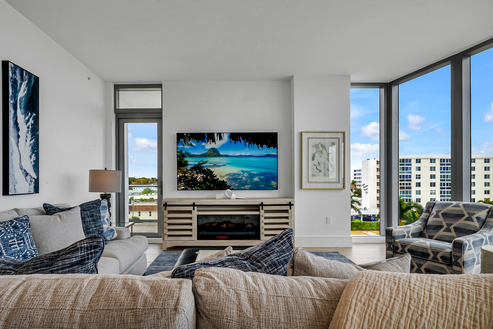 Nautilus 220 Condominium - Residential