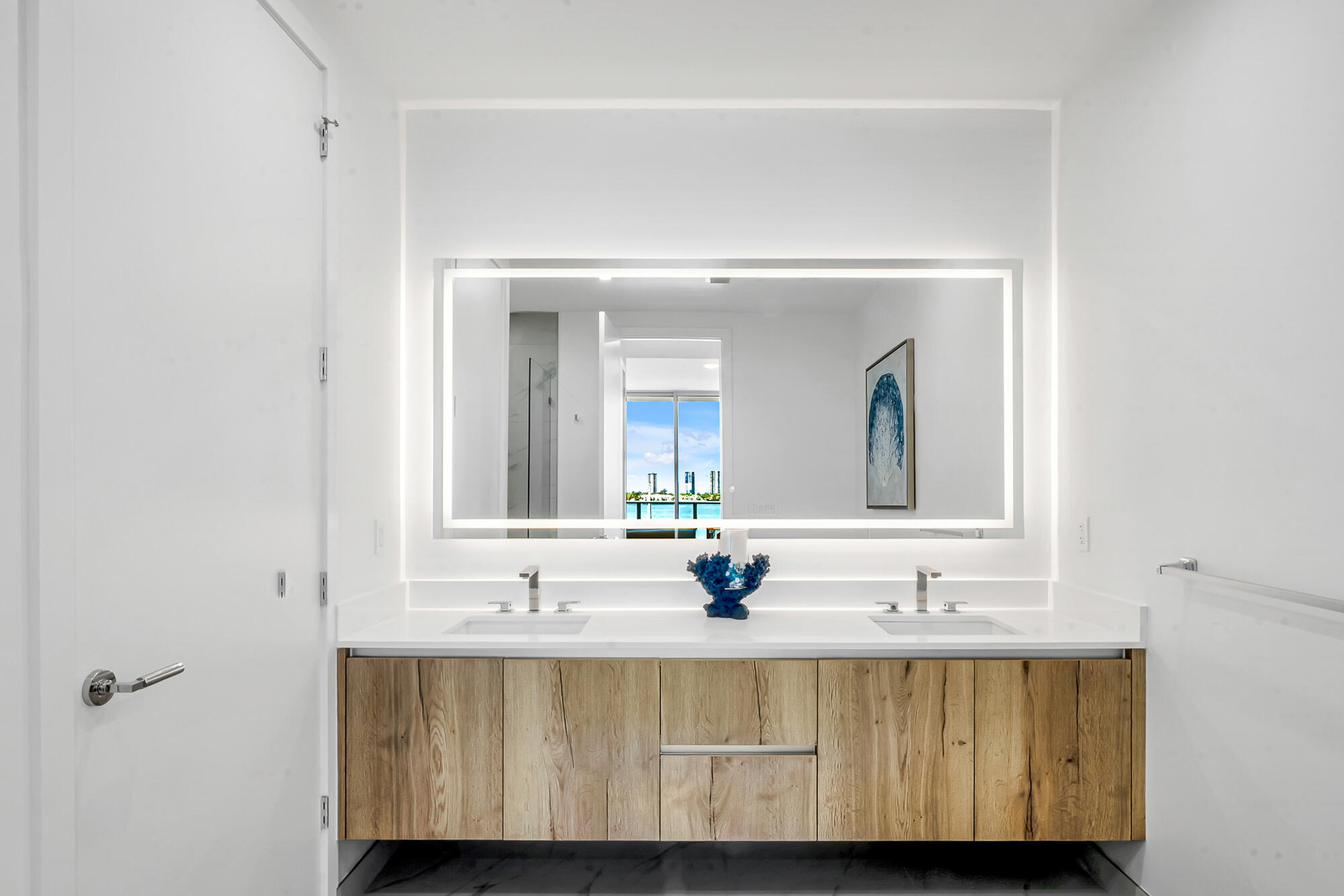 Nautilus 220 Condominium - Residential