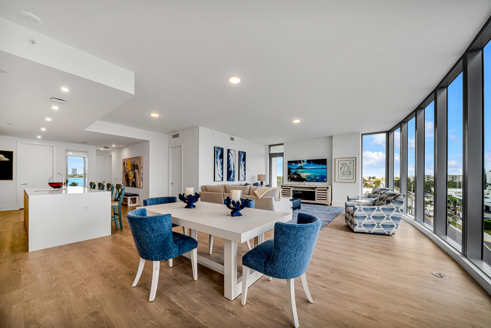 Nautilus 220 Condominium - Residential