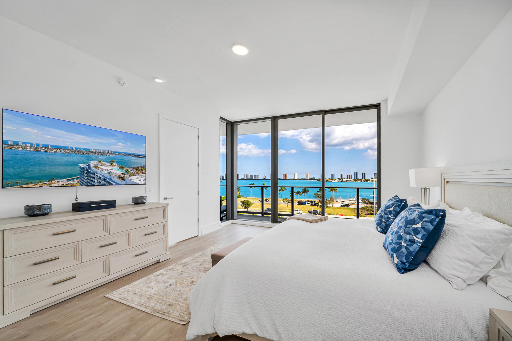 Nautilus 220 Condominium - Residential