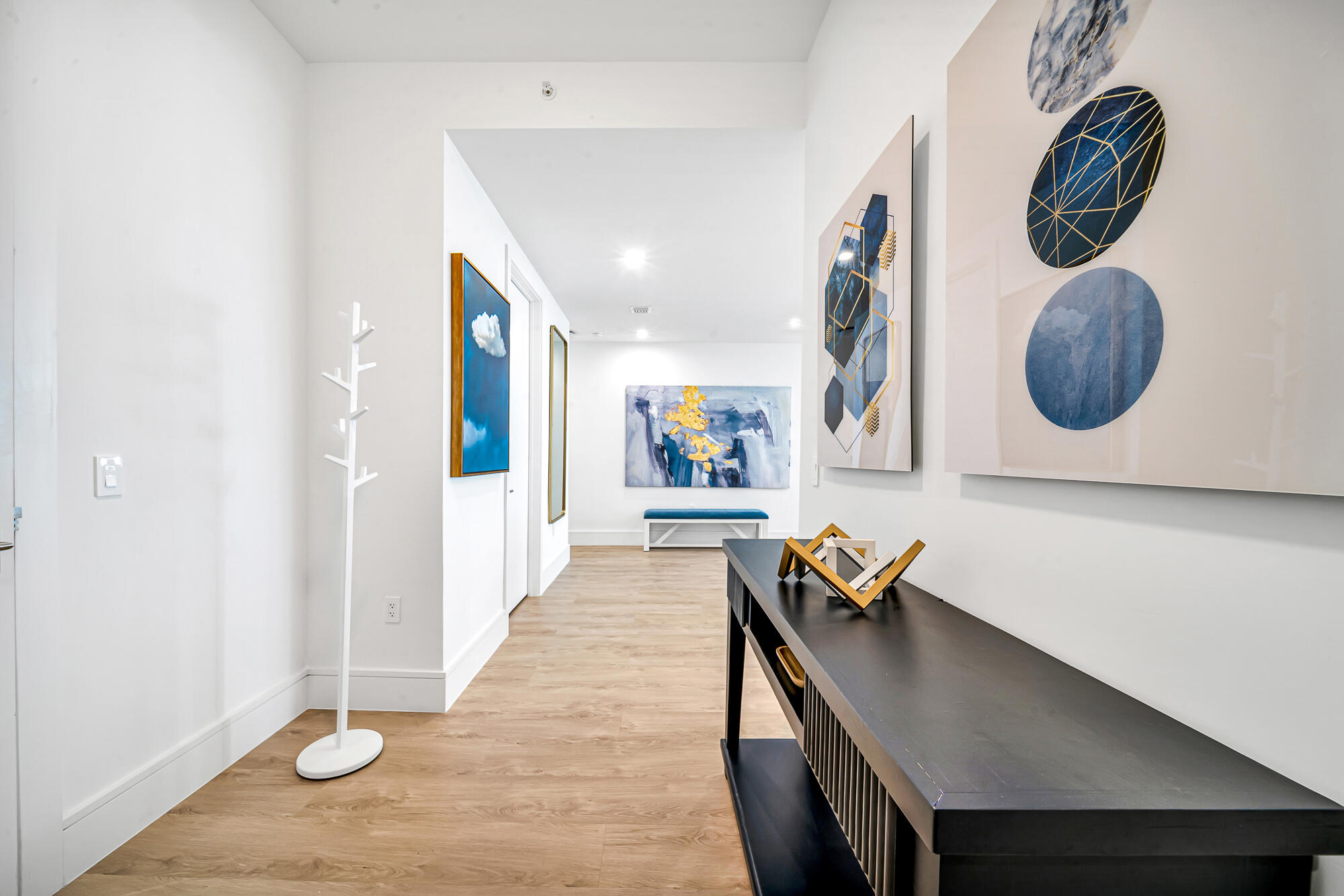 Nautilus 220 Condominium - Residential